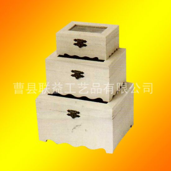 點擊查看詳細信息<br>標題：套裝木盒LY-4001 閱讀次數(shù)：1800